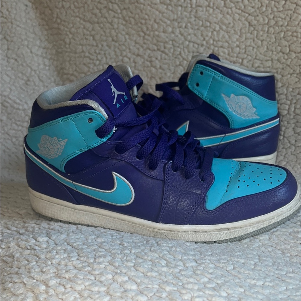 Air Jordan 1 Mid 'Hornets' - Court Purple / Gamma Blue